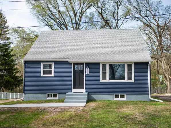 2115 E River Rd NE, Rochester, MN 55906