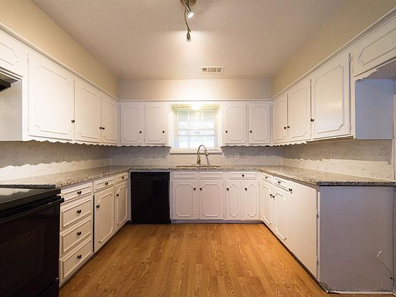 2nd image of 3212 Loganwood Dr