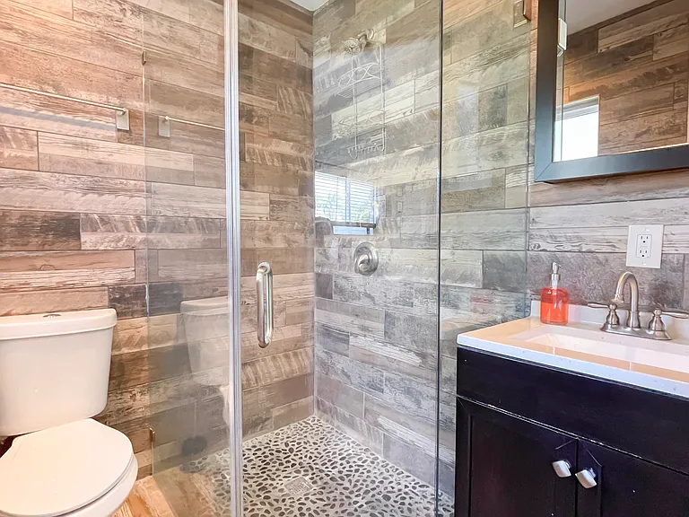 2420 Mineola Dr S — Photo 13