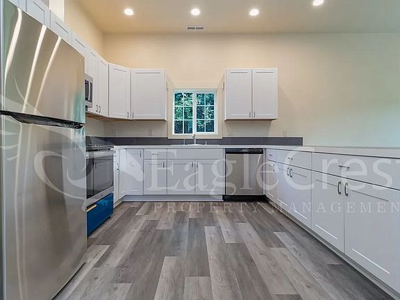 4th image of 1001 Pomona St