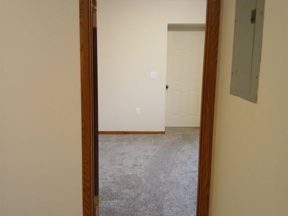 4th image of 302 Railroad St