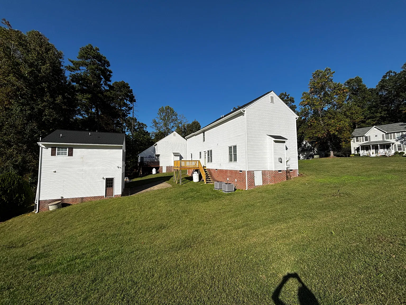 5 bed, 2050 sqft, $2,900 — Photo 3