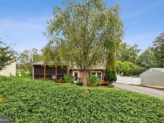 3rd image of 7011 Lombard Ln