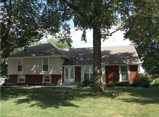 9721 Betsy Ross Ct, Liberty, MO 64068