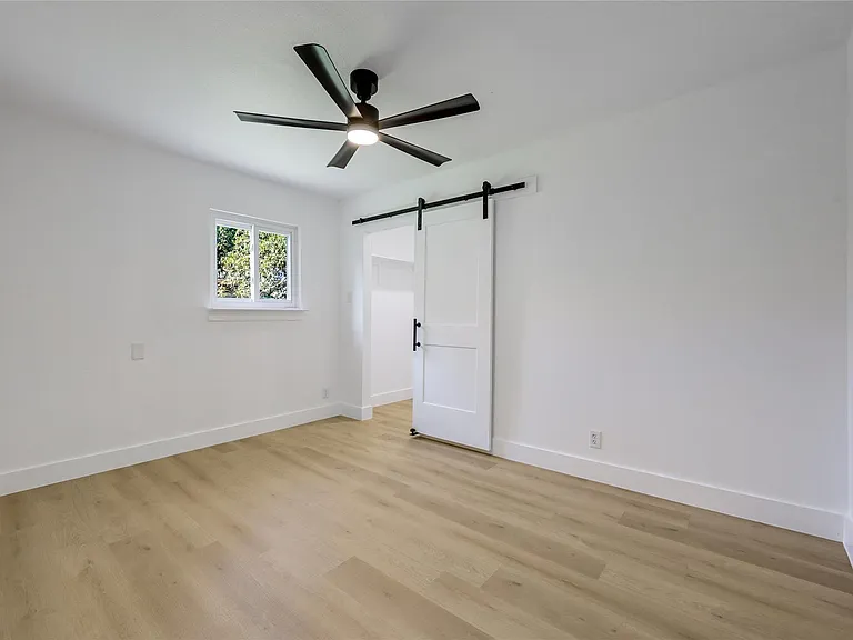813 Cardiff Dr — Photo 19