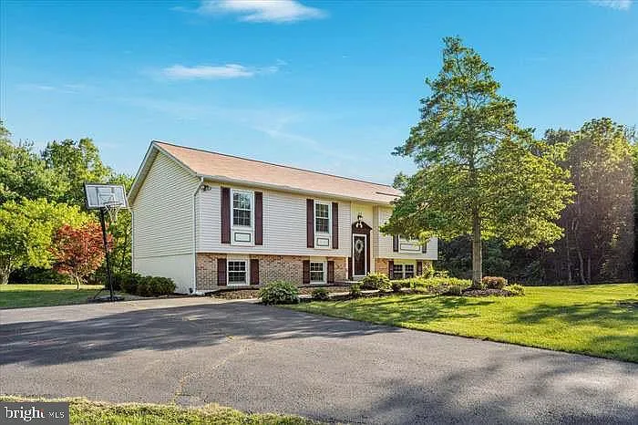 3 bed, 4.0 bath, 2202 sqft, $3,475 — Photo 3
