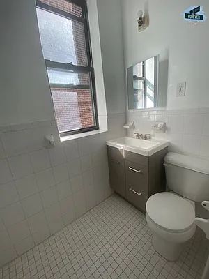 Rented by Fifth & Forever LLC | media 28