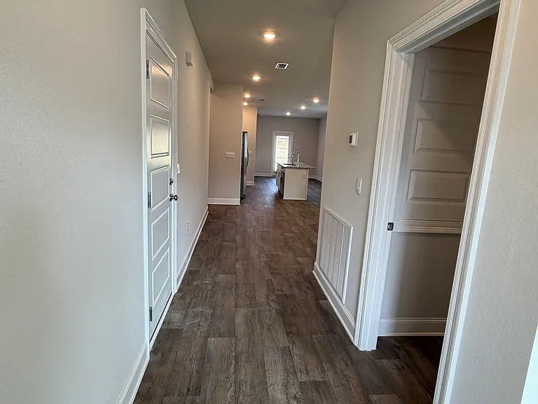 13820 Shea Cir — Photo 2