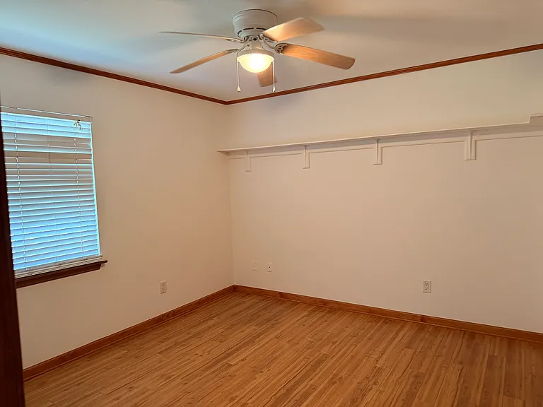 2396 Sheffield Dr — Photo 6
