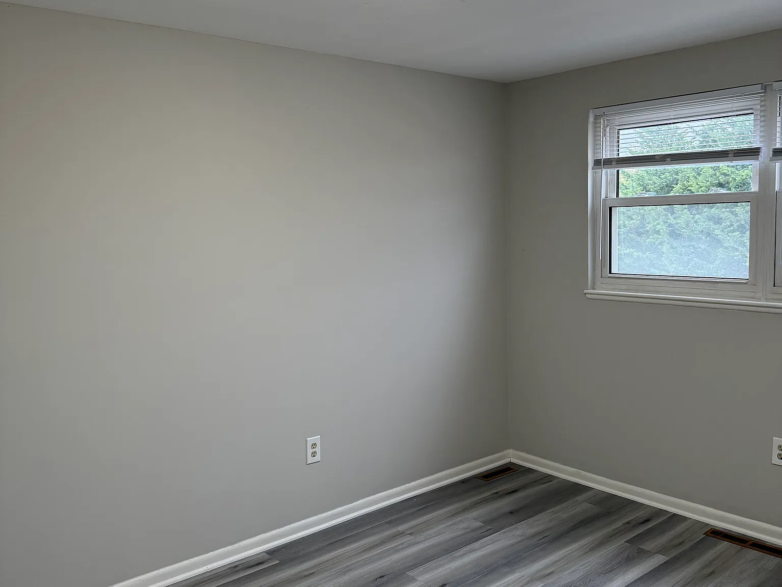 4 bed, 1408 sqft, $2,400 — Photo 3