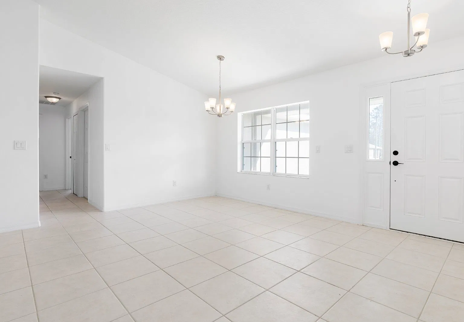 3 bed, 2.0 bath, 1666 sqft, $2,100 — Photo 2