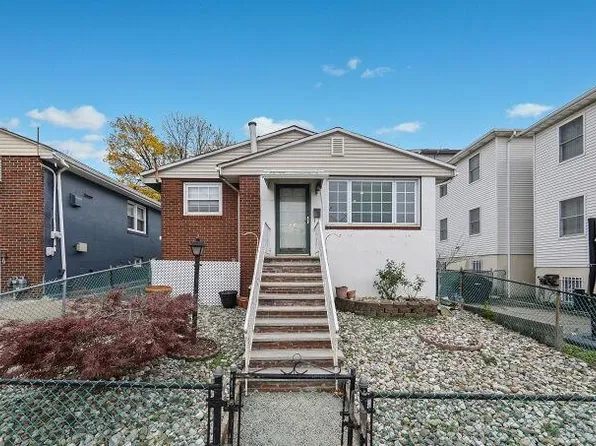 46 Western Avenue image 2 of 36