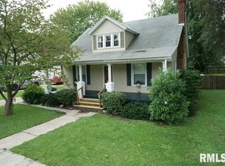 306 W Mulberry St, Chatham, IL 62629