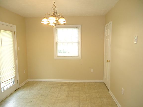 4th image of 200 Ash Hollow Dr