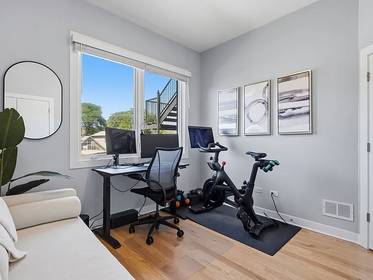 2864 W Lyndale St #2W — Photo 15
