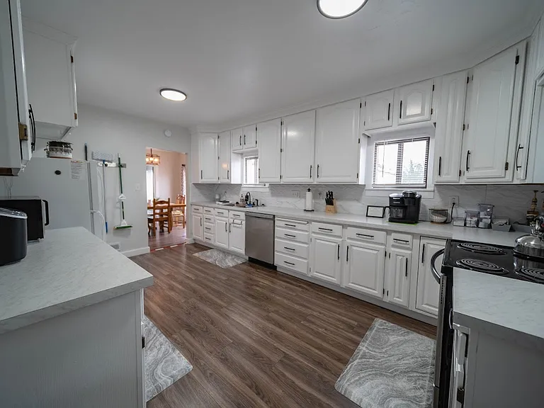 119 N 200 E — Photo 40