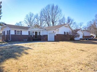 1102 Crest Hill Dr, Junction City, KS 66441