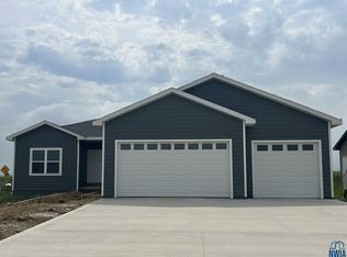 710 17th St SE, Orange City, IA 51041