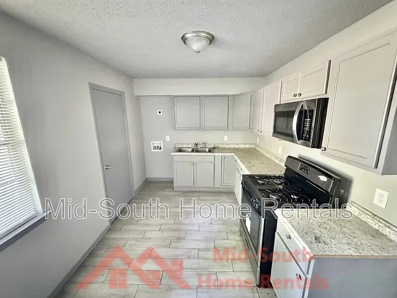 2 bed, 1.0 bath, $695 — Photo 2