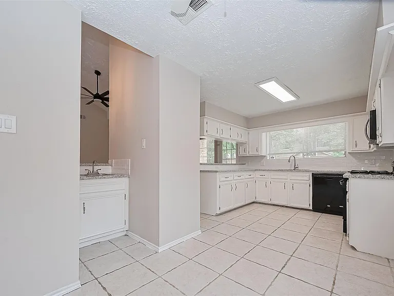 2606 Lexington Woods Dr — Photo 24