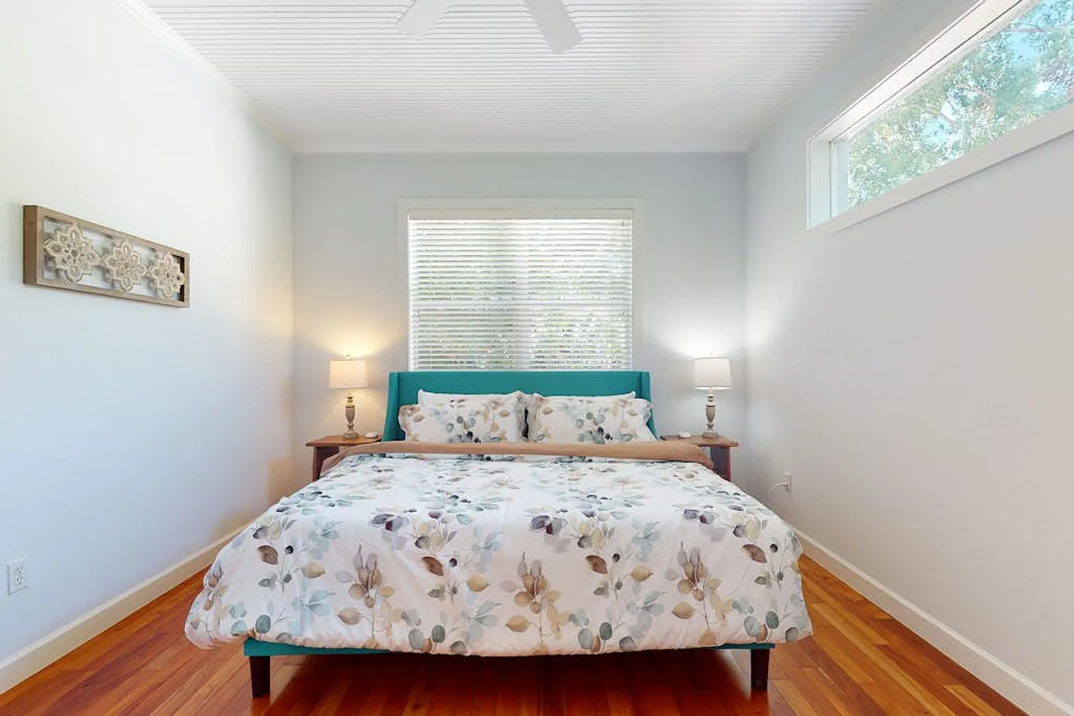 3 bed, 2.0 bath, 2497 sqft, $4,401 — Photo 3