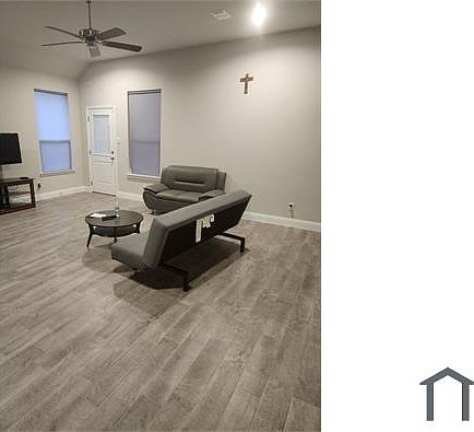 2nd image of 1600 Razorbill Rd