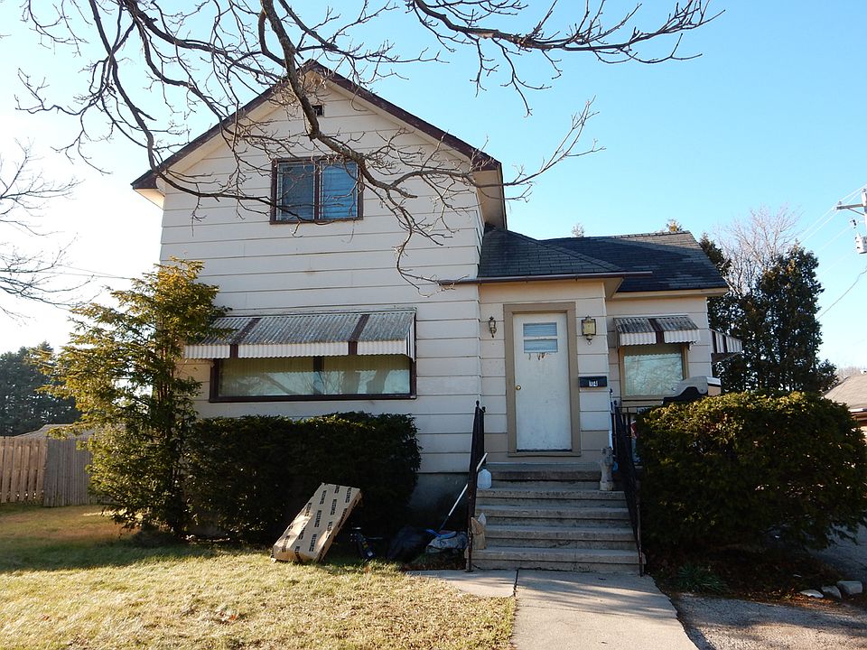 1st image of 104 Pearl St