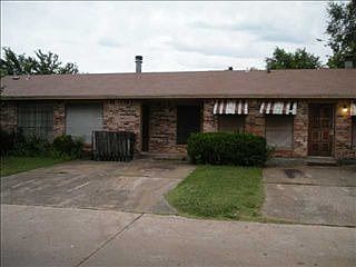 1st image of 300 N Oaks Ave