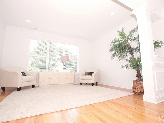 5th image of 2591 Chatham Dr
