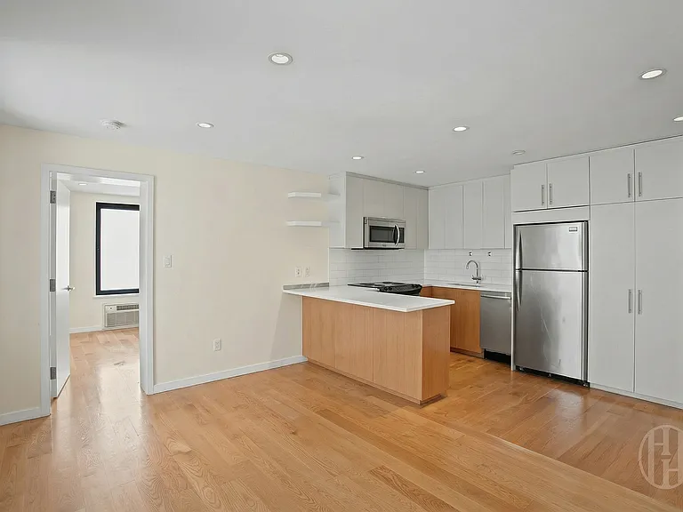 523 3rd Ave #4 — Photo 2