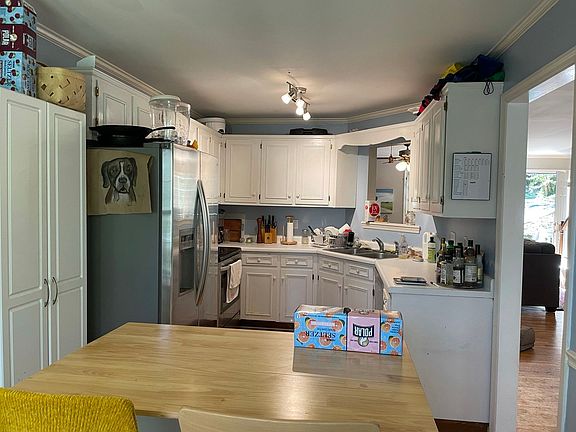 4th image of 165 Pebble Creek Dr