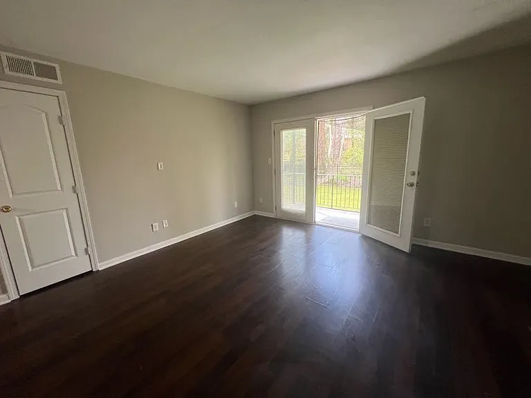 2711 Fairlee Dr. — Photo 5