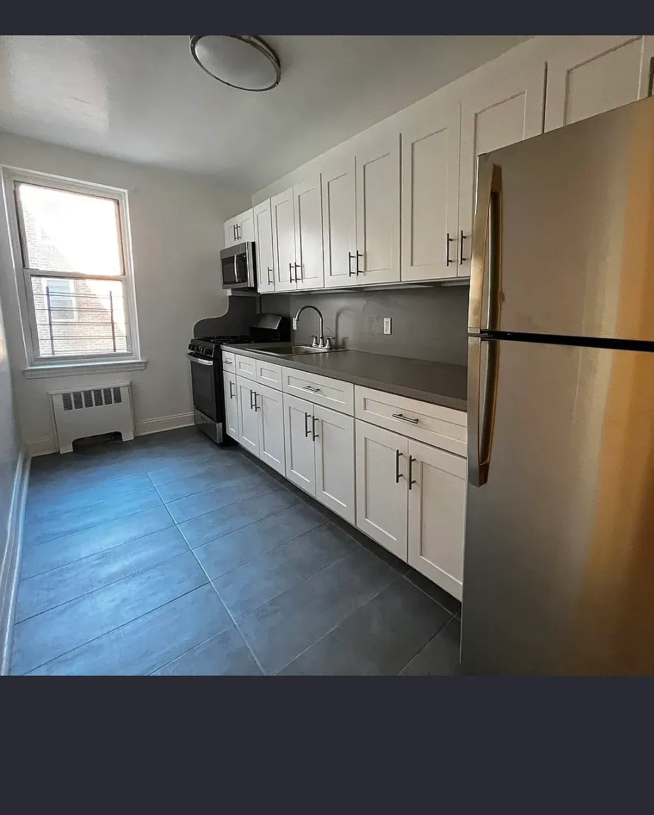 4110 Bowne St — Photo 1