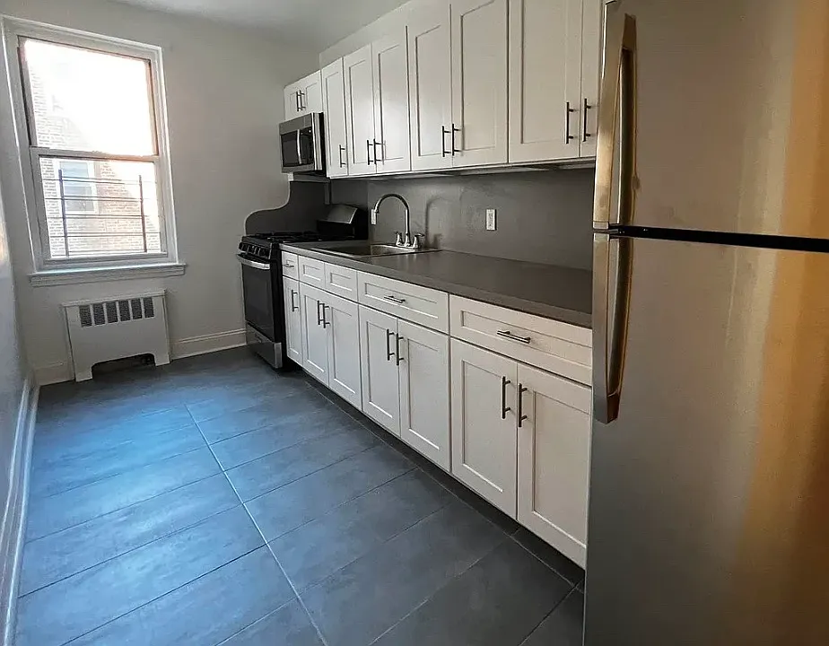 14329 Barclay Ave #5B