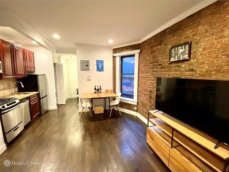 237 E 58th St #3C — Photo 4