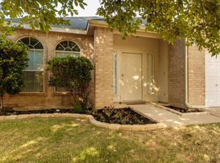 1009 Riverside Ct, Roanoke, TX 76262