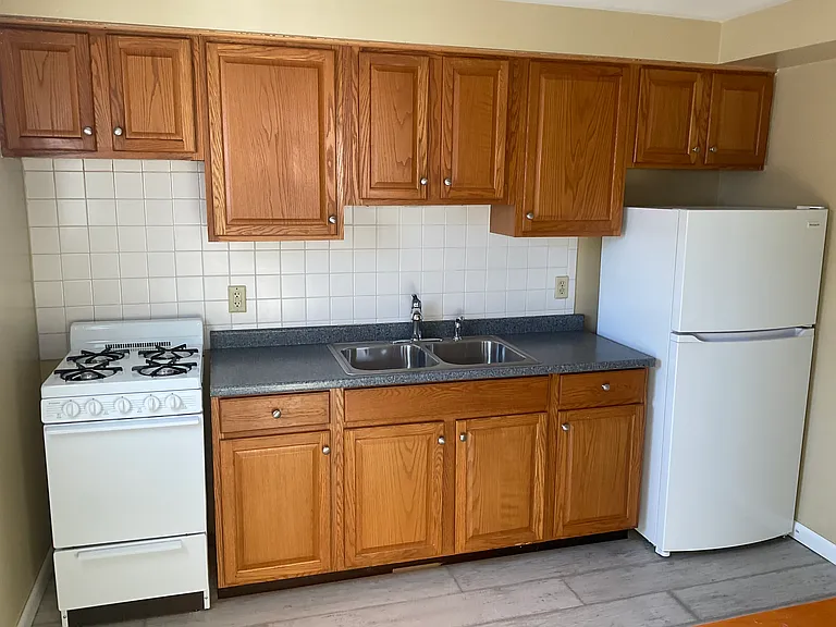 21 Forrestal Ln — Photo 3