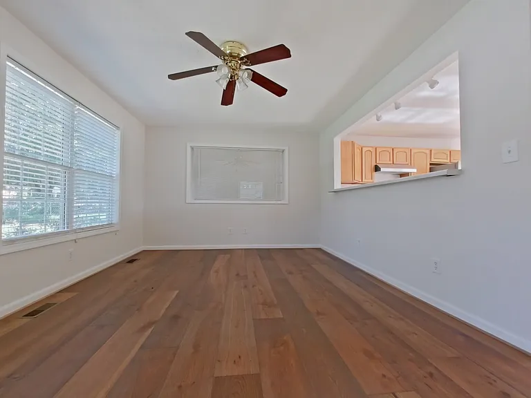 301 Cloverdale Dr — Photo 4