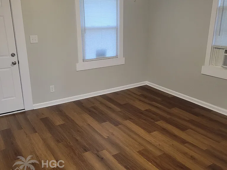 805 Moore St — Photo 3