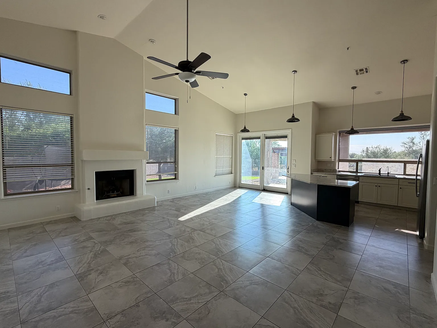 4 bed, 2667 sqft, $4,500 — Photo 3