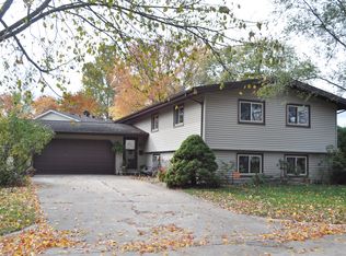 1705 Kingston Dr, Urbana, IL 61802