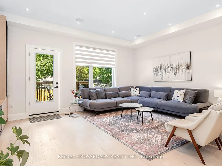 10 Hamstead Ave — Photo 12
