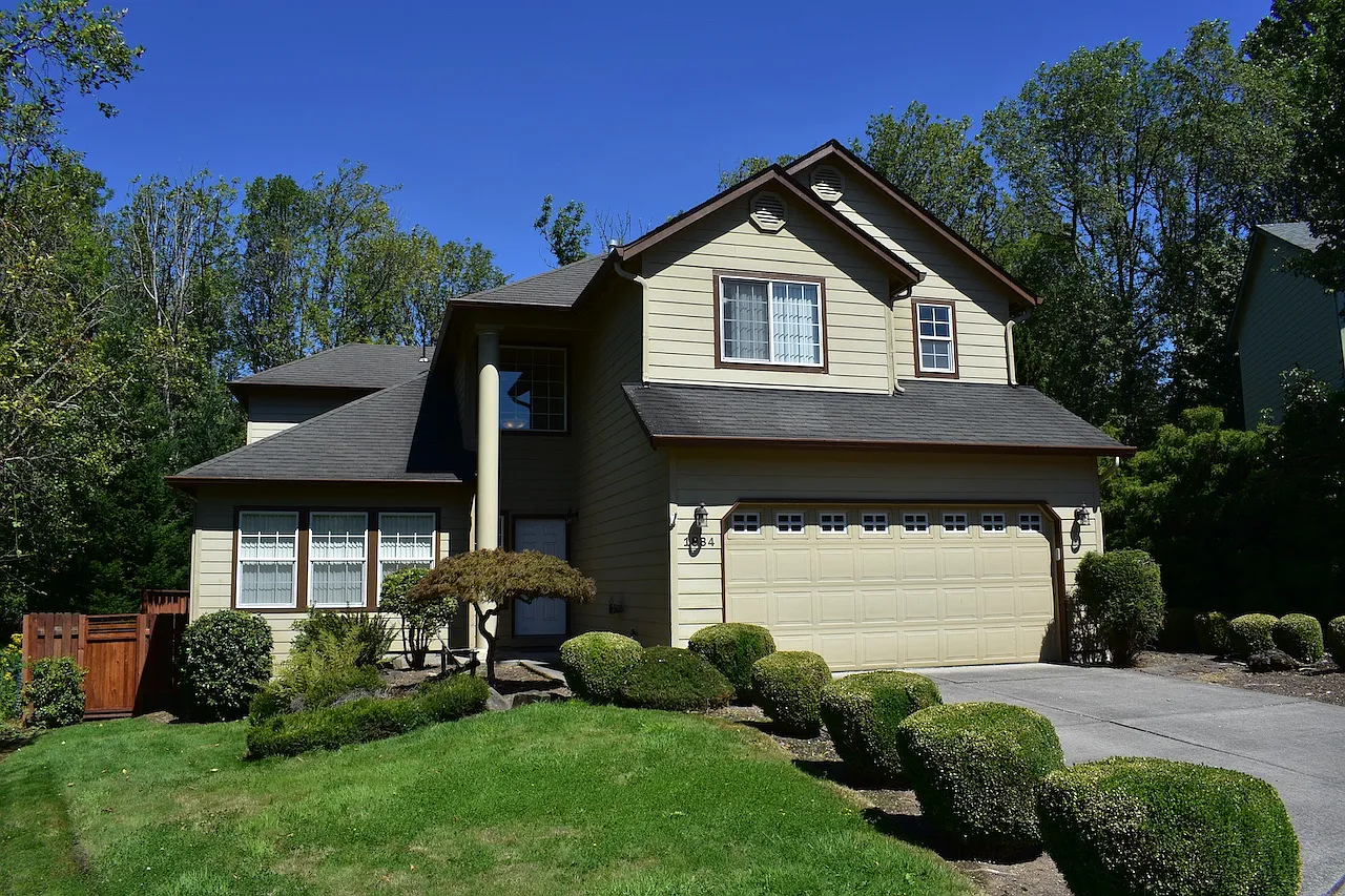 3 bed, 2.5 bath, 2529 sqft, $3,295 — Photo 1
