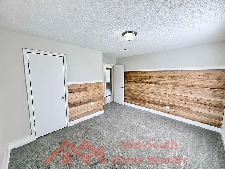 1417 Rayner St — Photo 6