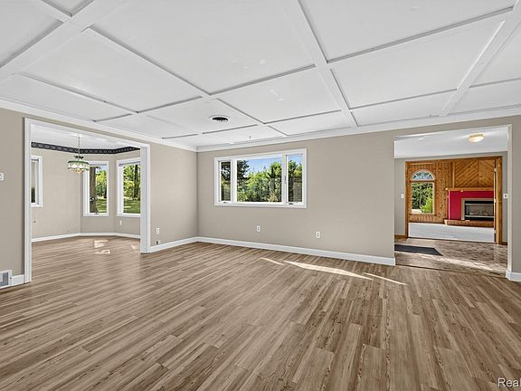 4th image of 2242 W Lily Lake Rd