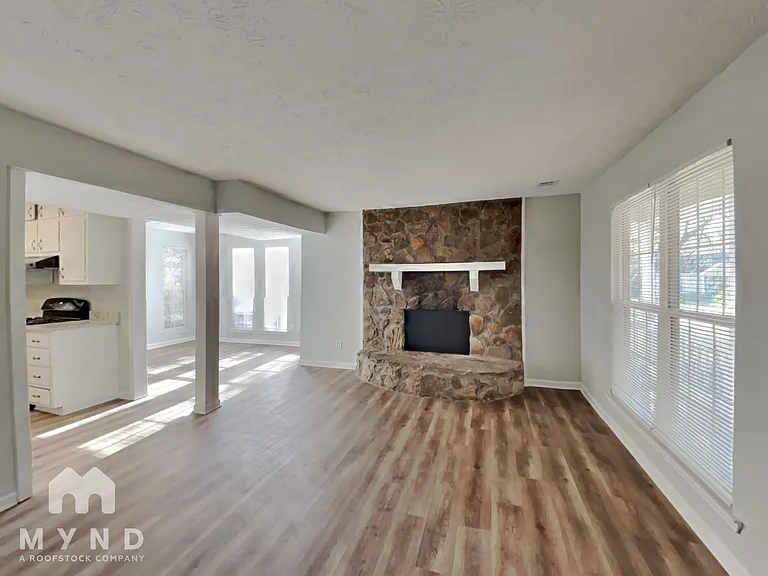3050 Brook Hollow Dr — Photo 7