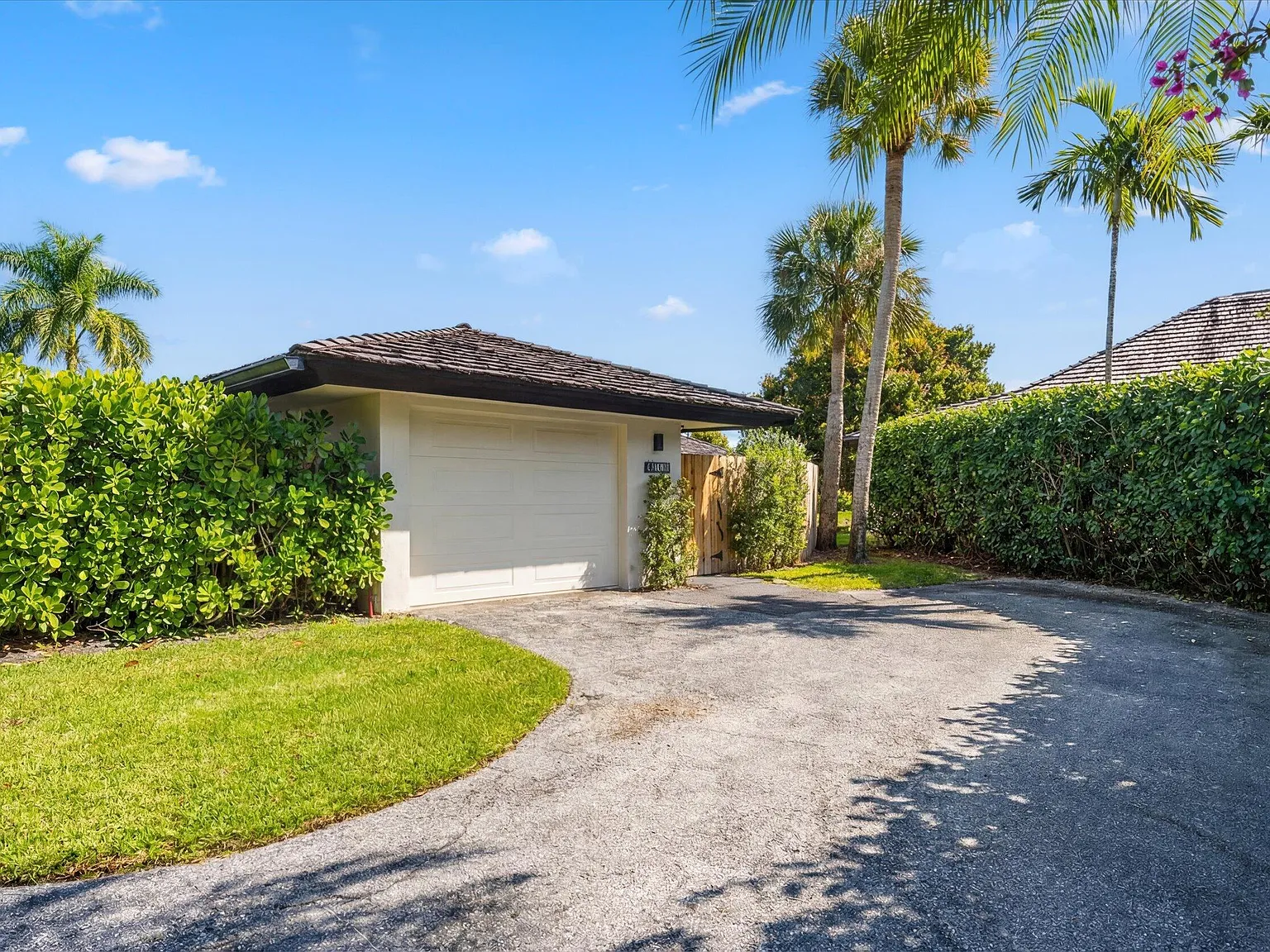 3 bed, 3.0 bath, 2183 sqft, $25,000 — Photo 2