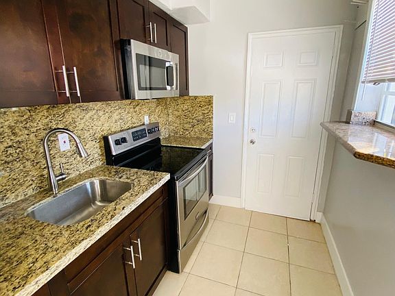 4th image of 6940 Bay Dr
