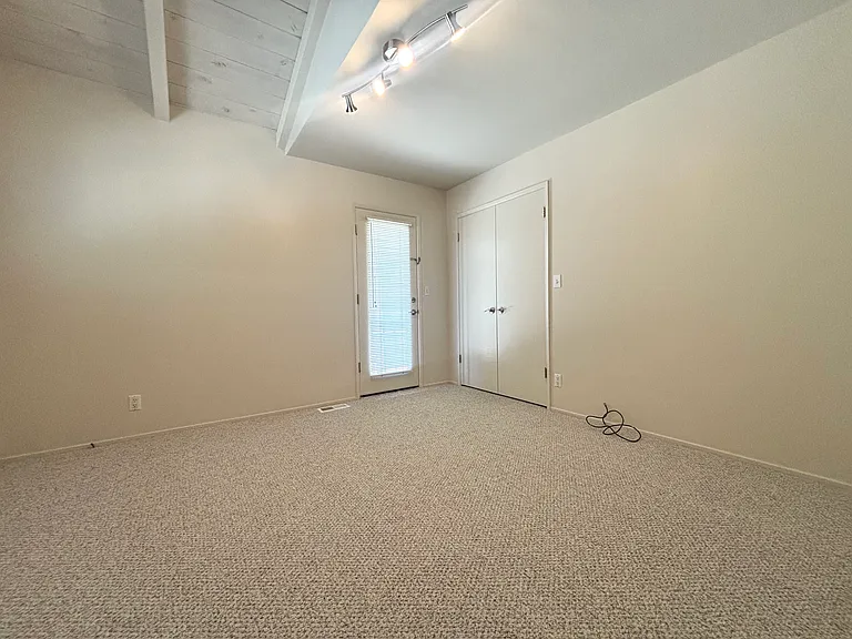 653 Bayview Dr — Photo 21