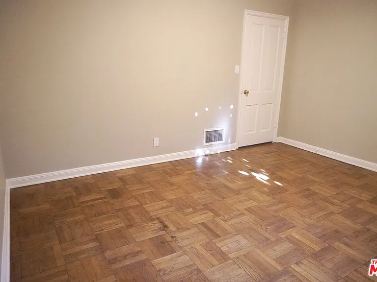 951 Masselin Ave — Photo 27